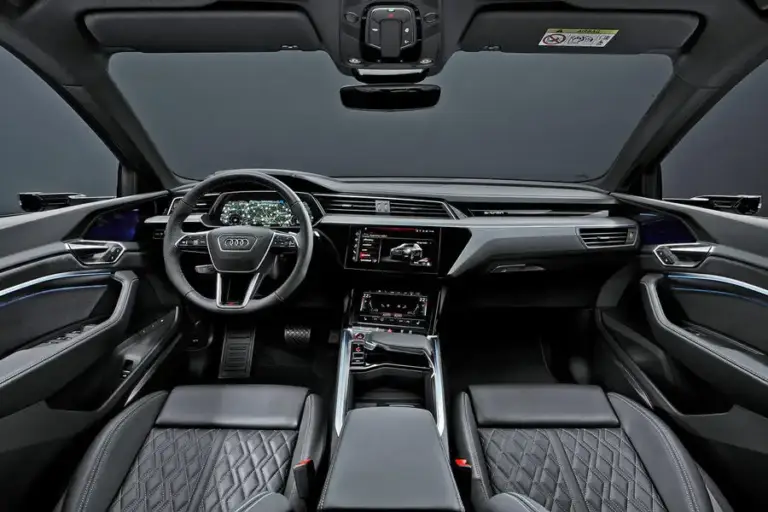 Audi Q8 e-tron interior