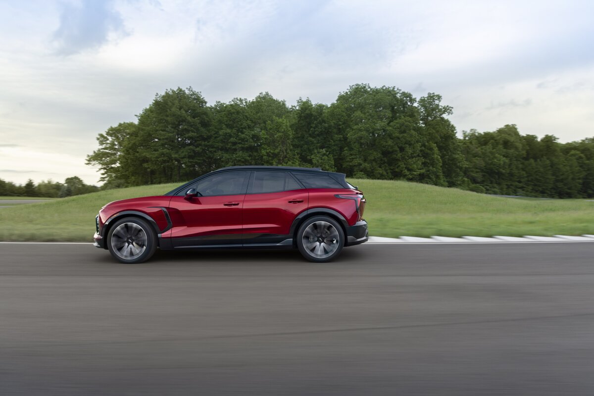 2025 Chevrolet Blazer EV road side look